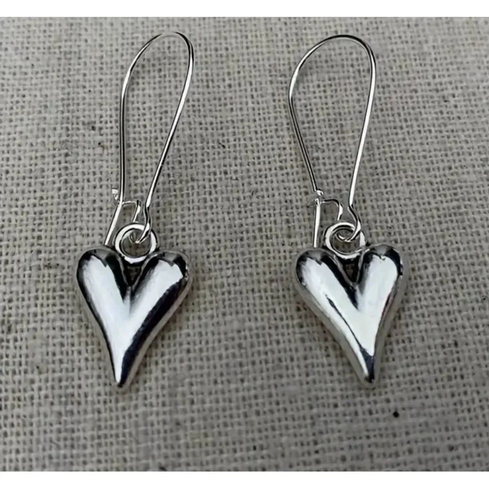 🩶 NEW silver puffy heart dangle earrings 🩶